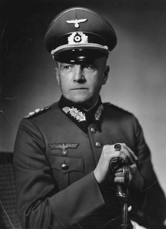 اهم الجنرالات العسكريين الذين شكلوا مسار الحرب العالمية الثانية - Walther von Brauchitsch