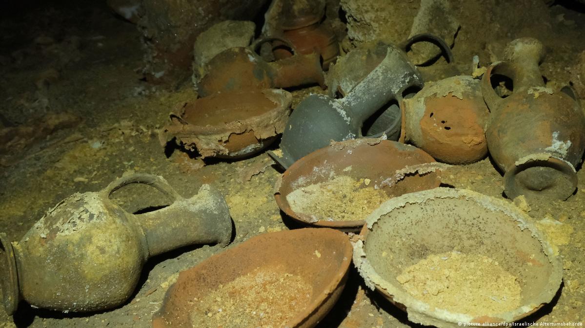 قطع أثرية نحتت قبل ألفي عام في إيطاليا