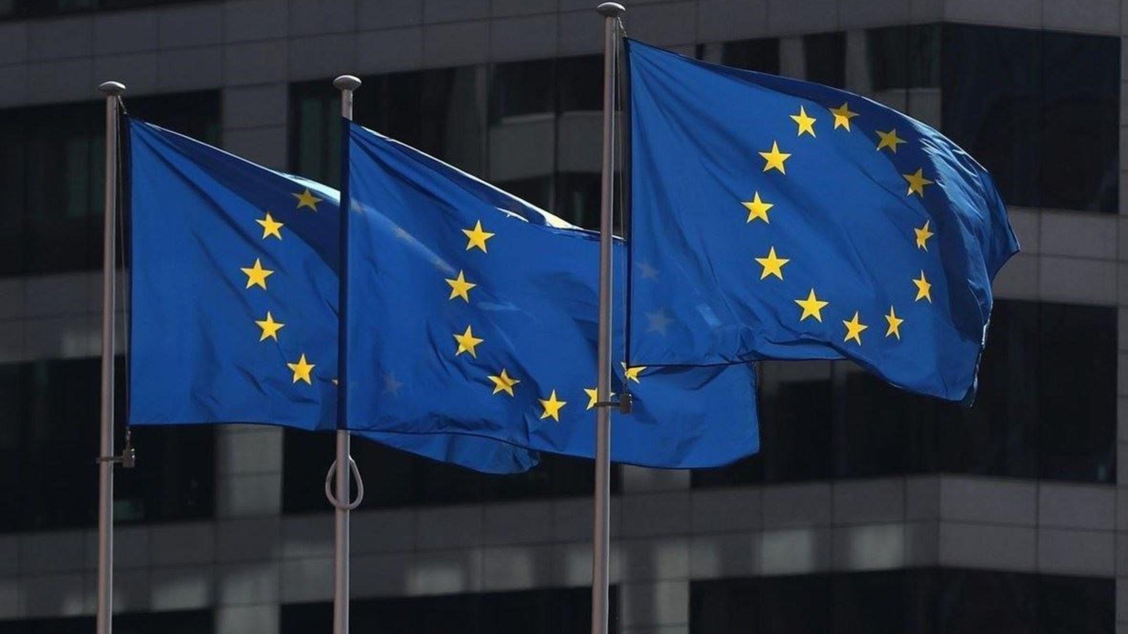 توصل الاتحاد الأوروبي إلى اتفاق تاريخي حول قانون تنظيم تطوير الذكاء الاصطناعي