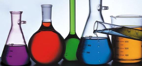 ما هو التفاعل الكيميائي التام؟