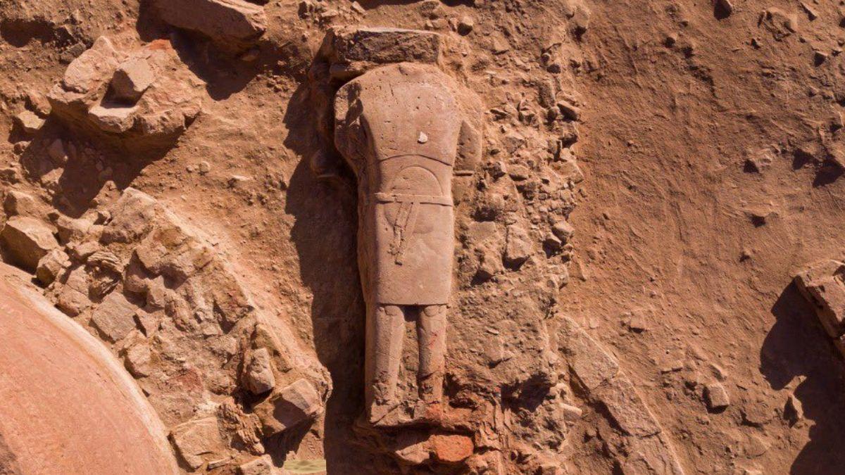 اكتشاف تمثال أثري ضخم في السعودية تجاوز وزنه الطن!