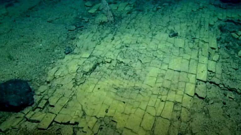 اكتشاف طريق مرصوف تحت المحيط… هل يقود لأطلانتس الضائعة؟