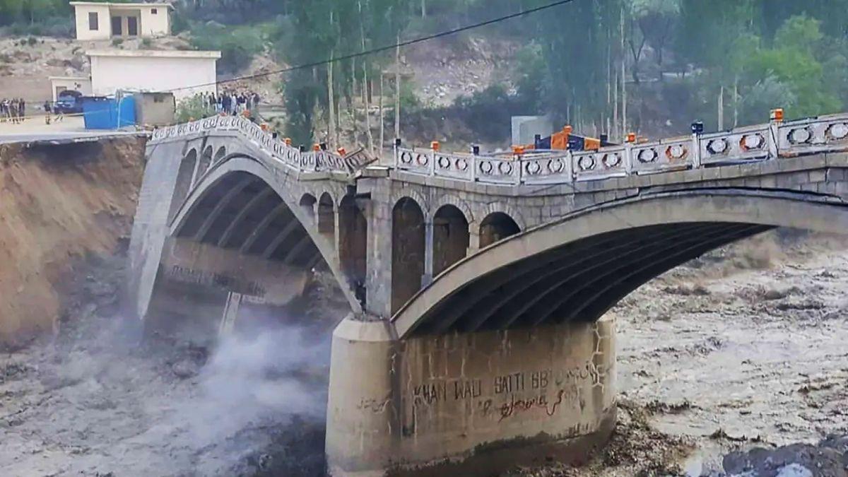 الاحتباس الحراري يدمّر أقدم جسور باكستان التاريخية!