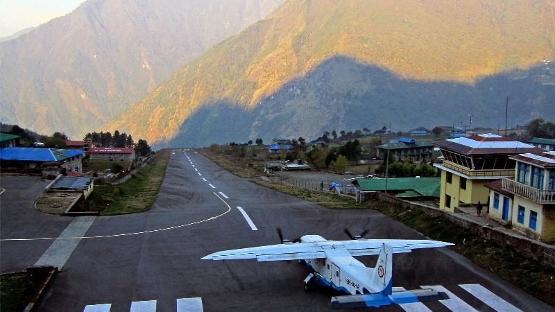 مطار تنزينغ هيلاري (لوكلا) – نيبال.
