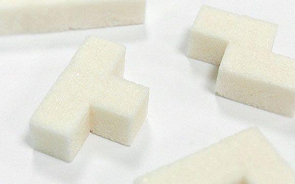 مكعبات سكر على هيئة أشكال لعبة Tetris: