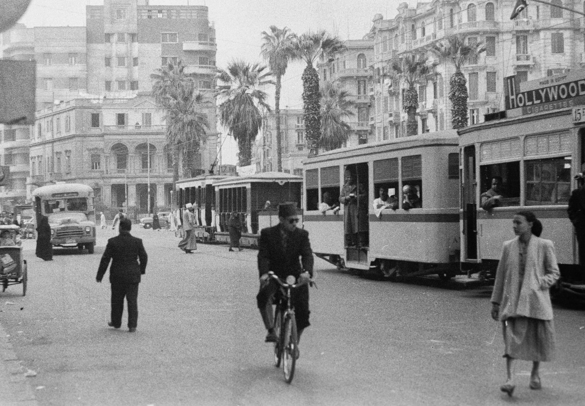 صورة أحد شوارع القاهرة سنة 1954