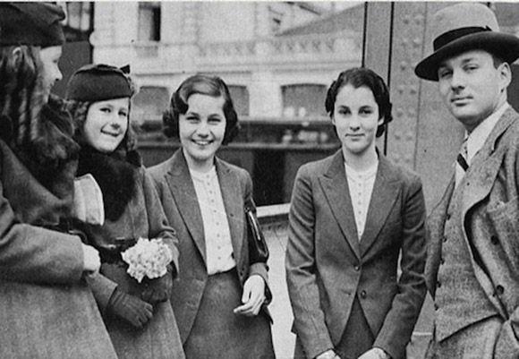صورة الملك فاروق وأخواته في 1930