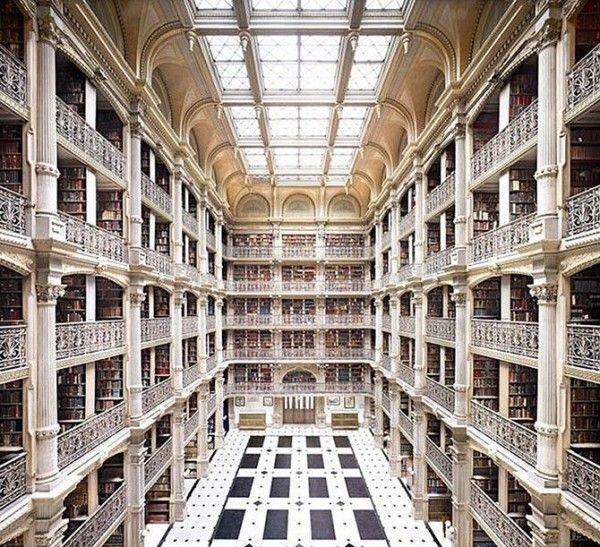 George-Peabody-Library-at-Johns-Hopkins-University-in-Baltimore-USA-600x547