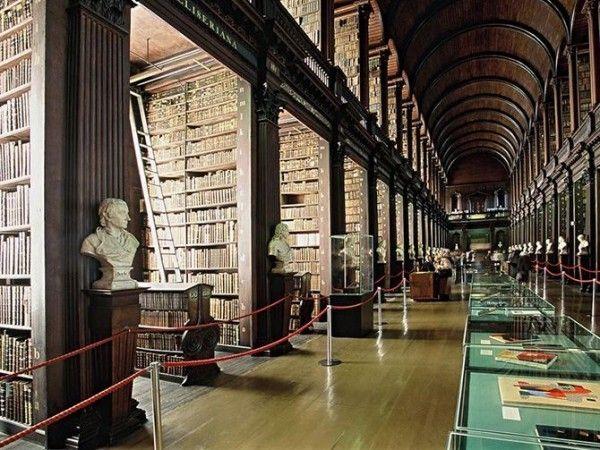 Library-of-Trinity-College-in-Dublin-Ireland-2-600x450