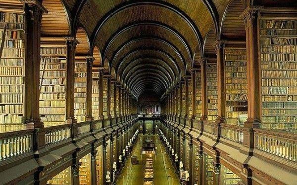 Library-of-Trinity-College-in-Dublin-Ireland-600x375
