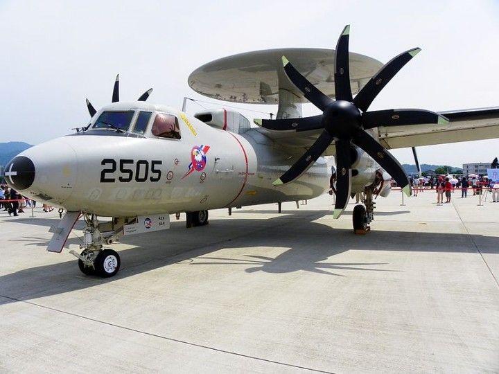 800px-E-2K_in_Songshan_Air_Force_Base_20110813