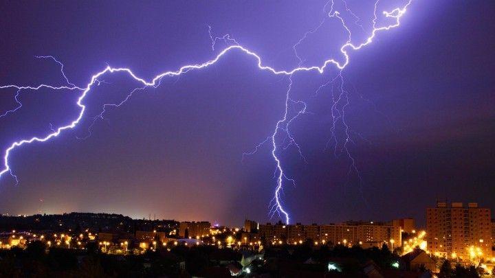 thunder-over-a-city-night-328610