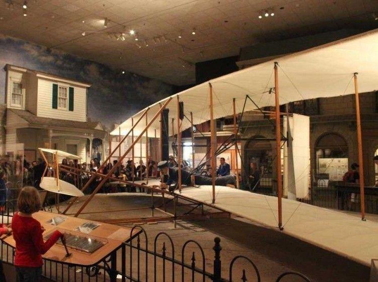 متحف سميثسونيان الوطني للطيران والفضاء في واشنطن 
