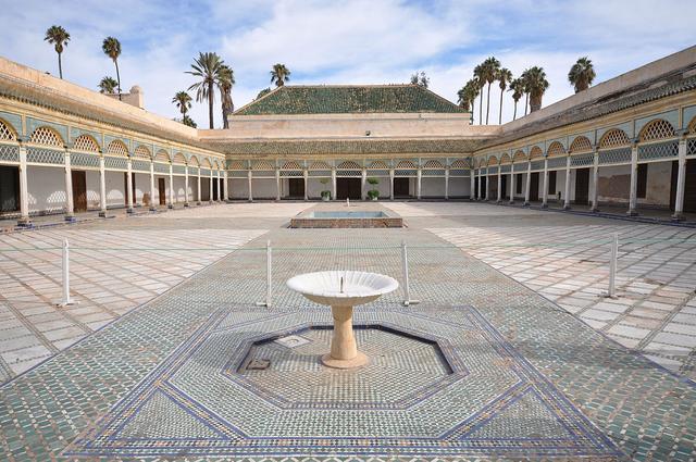 قصر الباهية نموذجًا للعراقة بين روائع الفن المعماري المغربي!