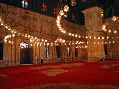 مسجد محمد علي في القاهرة من الداخل