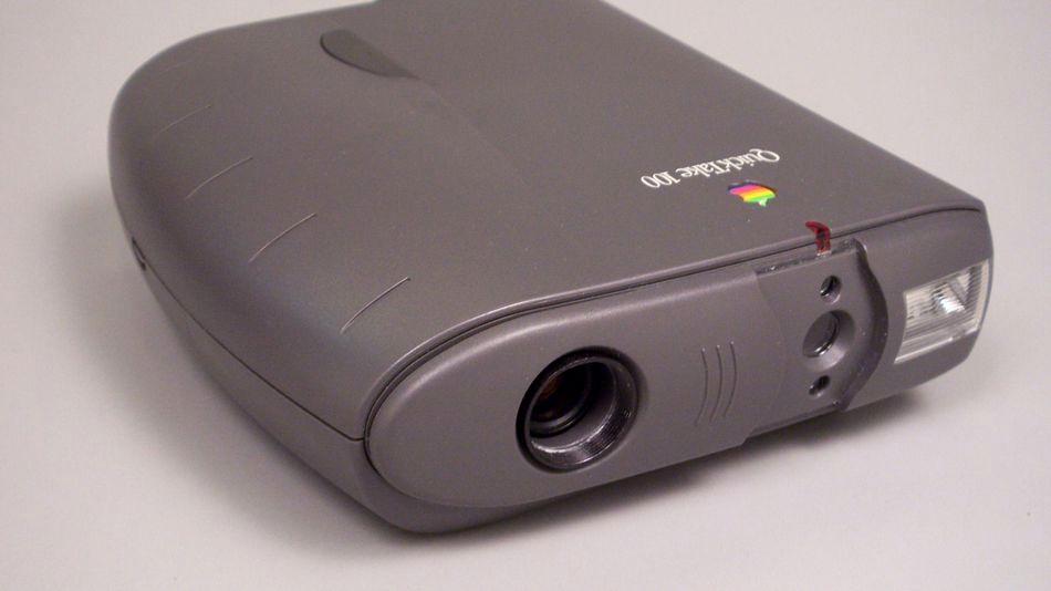  أول كاميرا ديجيتال ملونة