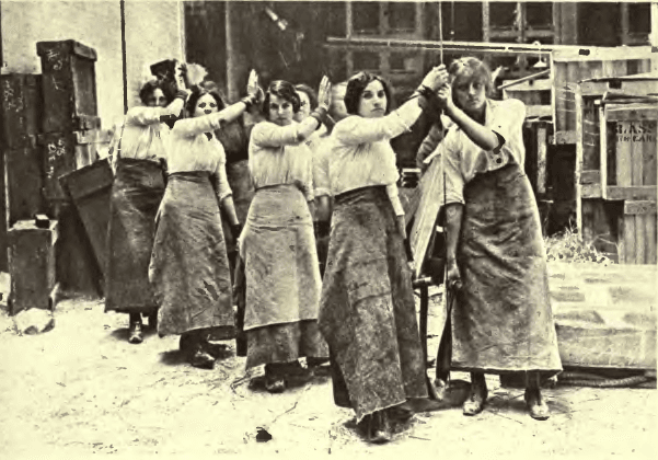 مجموعة من النساء خلال الحرب العالمية الأولى