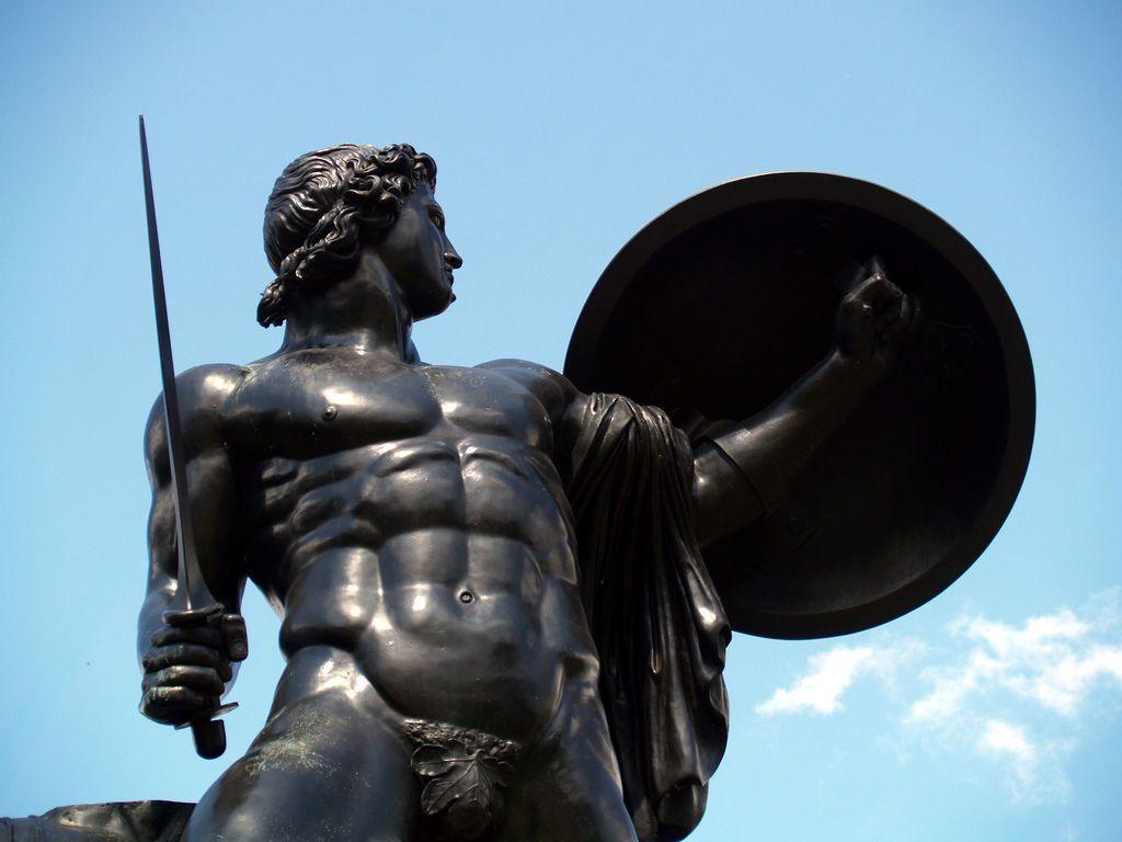 تمثال لأخيل بطل حرب طروادة الأغريقي الشهير