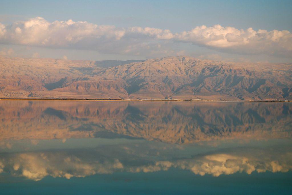 الجبال المميزة المطلة على البحر الميت
