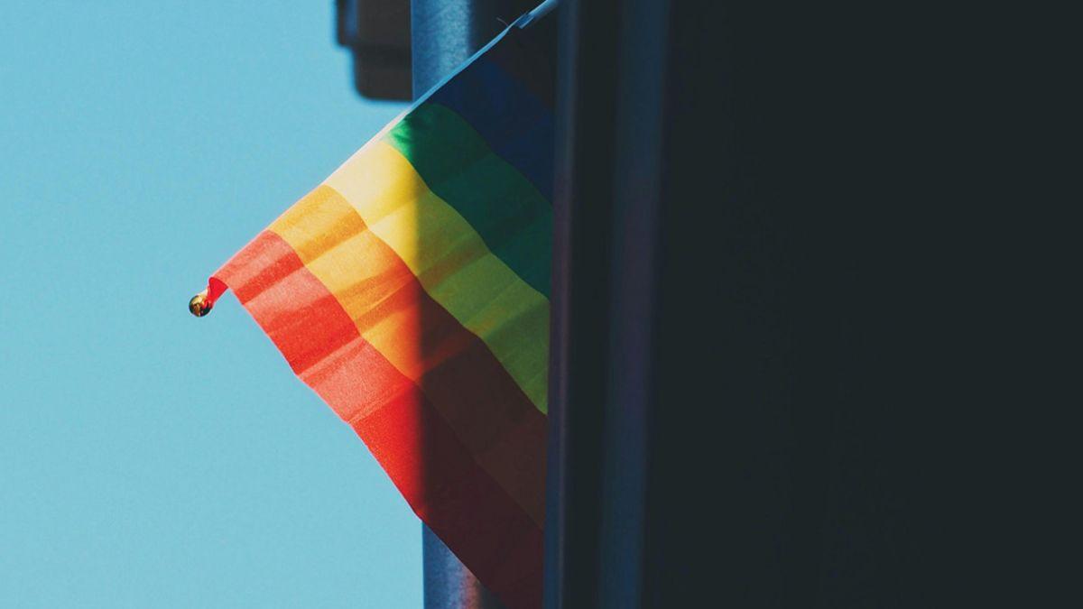 روسيا تغرّم آبل بثانيتين من أرباحها: لا دعاية للمثليين هنا