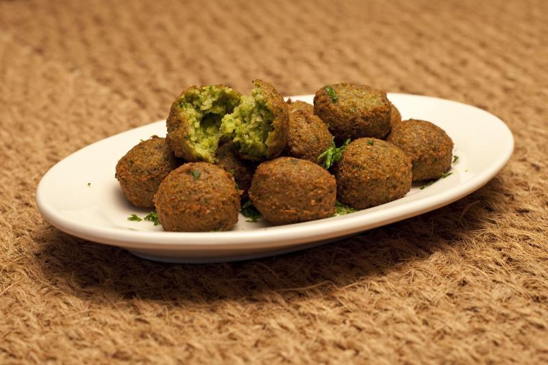 الطعام بين الملوخية والفلافل