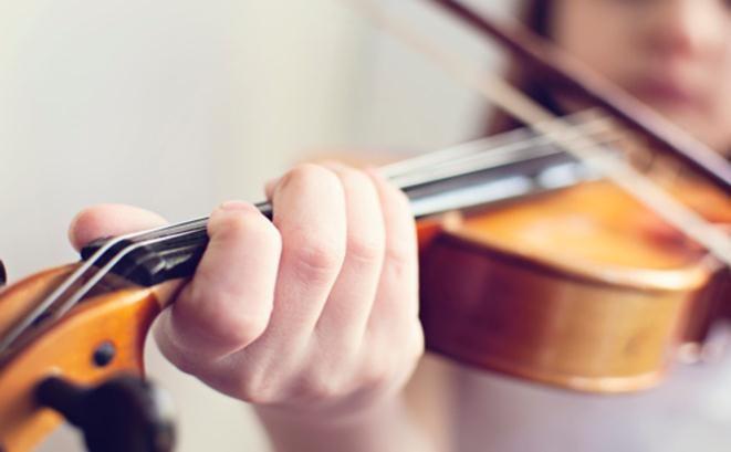 ممارسة الهوايات - عزف الكمان