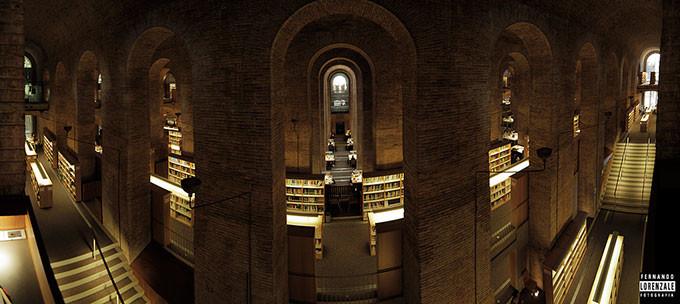 مكتبة جامعة بومبيو فابرا، برشلونة ، أسبانيا