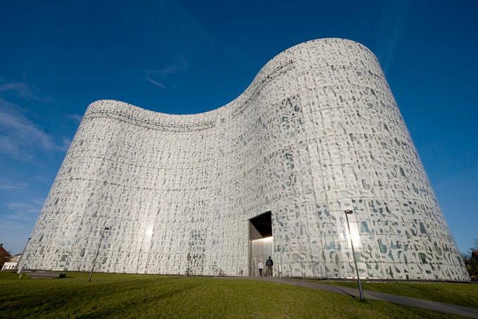 مكتبة في جامعة التكنولوجيا براندنبورغ، كوتبوس، ألمانيا
