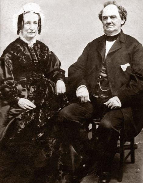 بارنم وزوجته تشاريتي