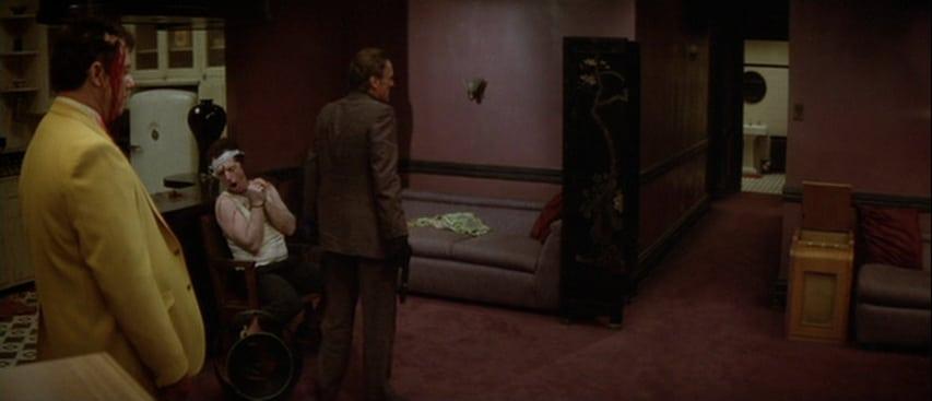 مشهد شقة Dorothy Vallens في نهاية Blue Velvet ديفيد لينش