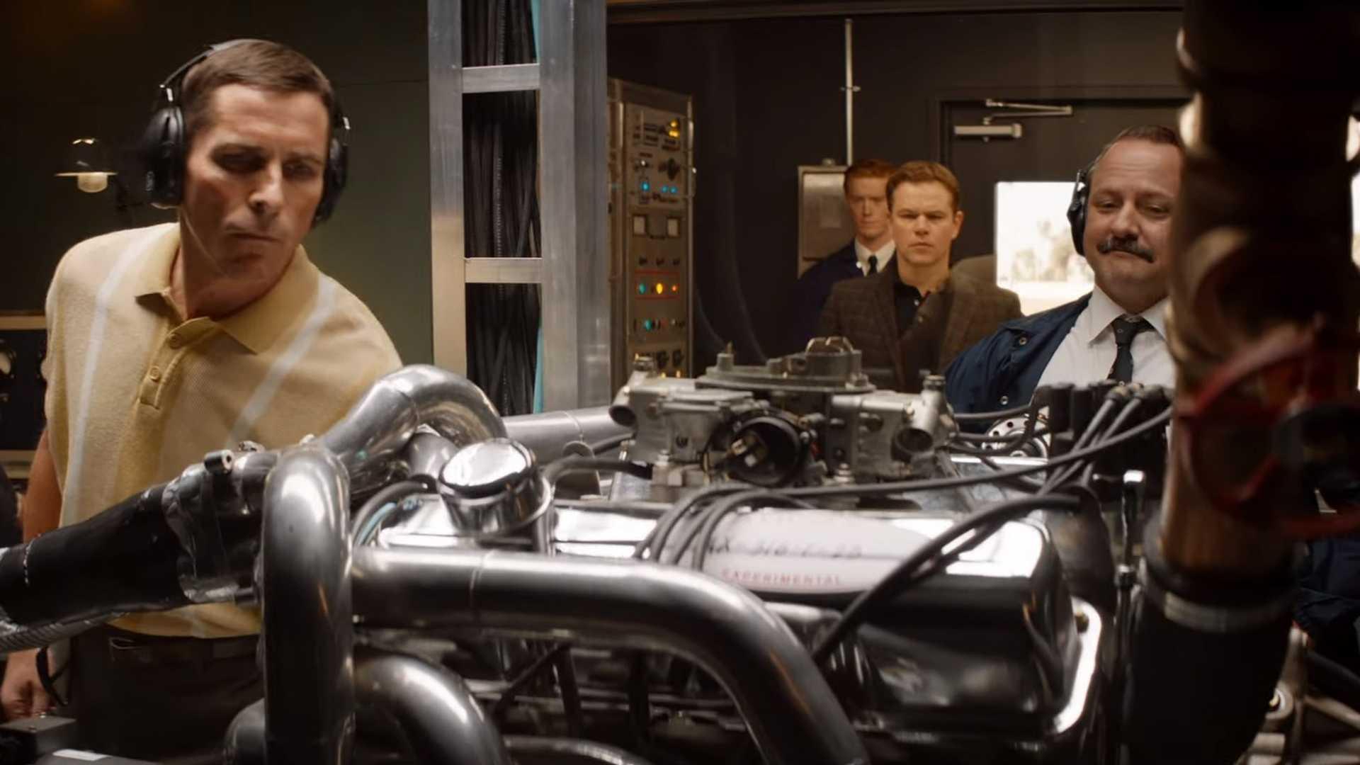 Matt Damon وChristian Bale في مشهد من فيلم Ford V Ferrari 