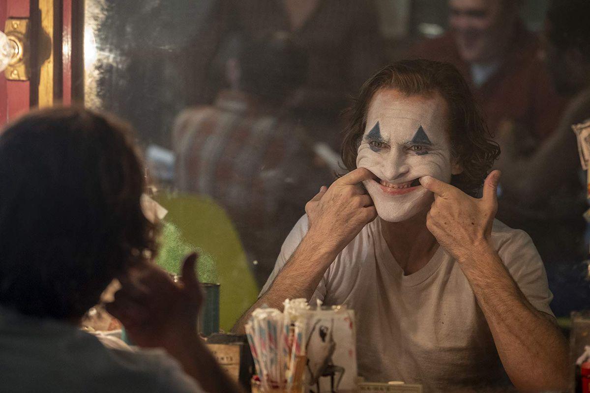 خواكين فينكس في مشهد افتتاح فيلم Joker