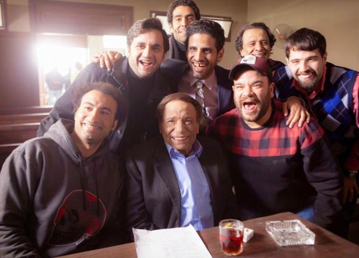 عادل إمام في كواليس مسلسل فلانتينو 2020 مع أبطال مسرح مصر