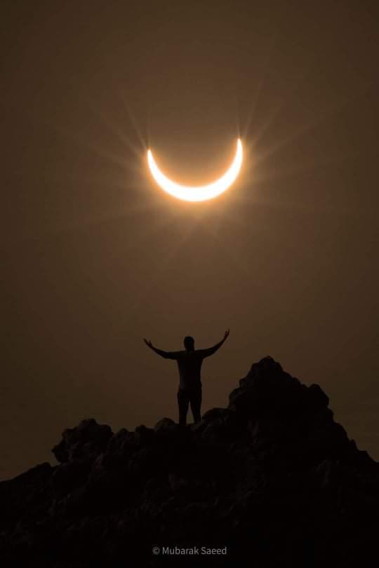 يظهر لنا في الصورة كسوف الشمس الحلقي الذي حدث تاريخ 21يونيو 2020 الموافق 29 شوال 1441