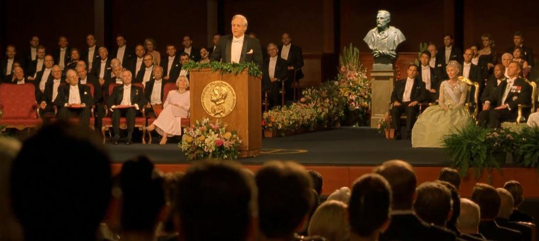 النجم راسل كرو في مشهد خطبة حصول جون ناش على جائزة نوبل A Beautiful Mind