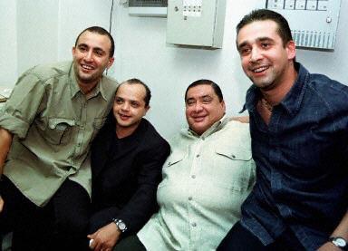 علاء مع أصدقائه من نجوم الفن