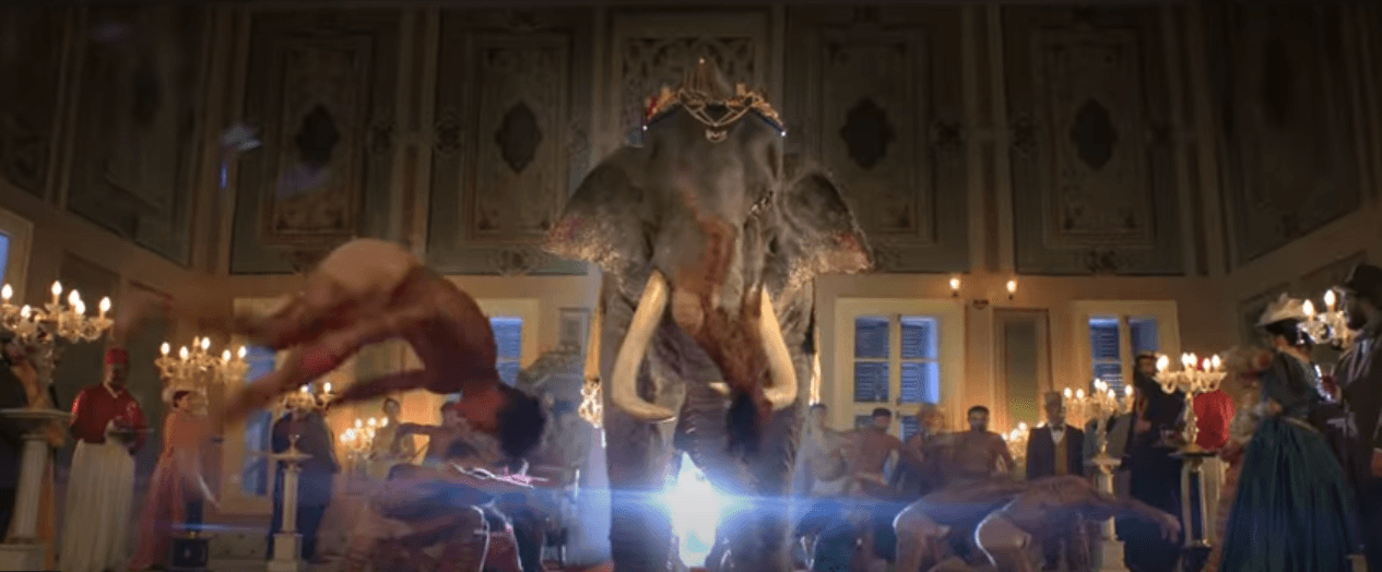 مشهد من فيلم الفيل الأزرق 2