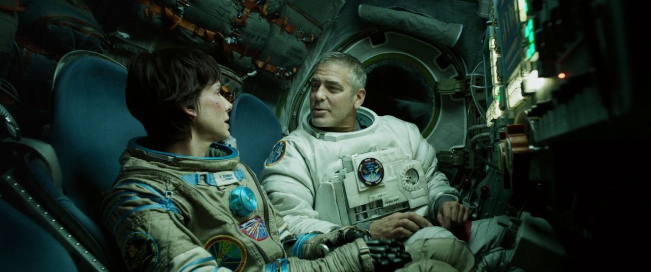 الممثلة ساندرا بولوك، والممثل جورج كولوني من فيلم Gravity