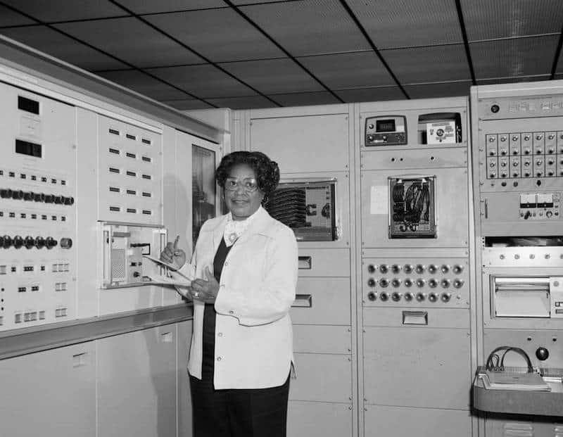 من نساء ناسا المحجوبات: ماري جاكسون في مركز أبحاث الملونين بلانغلي التابع لناسا عام 1962.