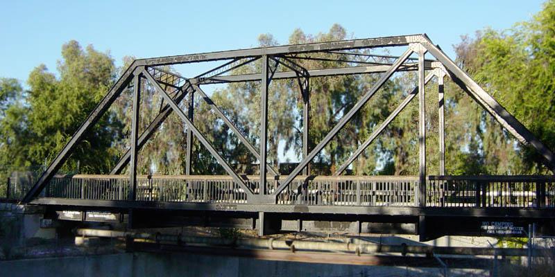 الجسور الجمالونية (Truss Bridges)