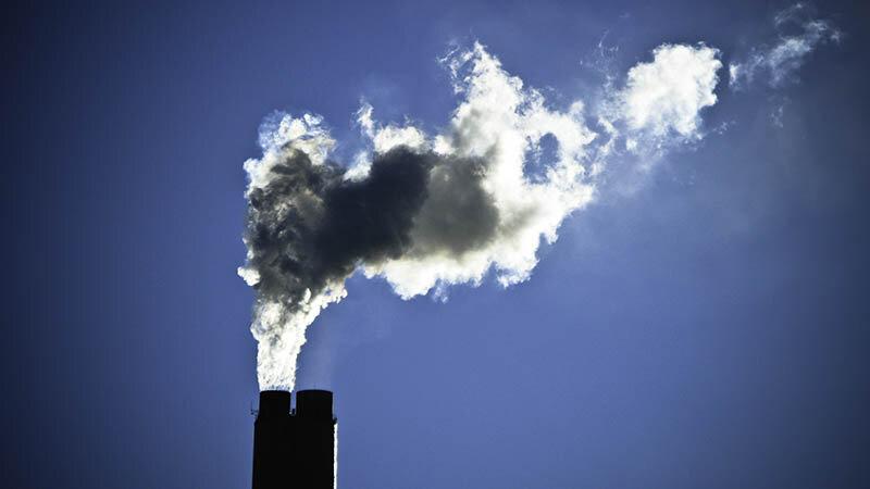الغازات الناجمة عن حرق الوقود الأحفوري هي السبب الرئيسي لظاهرة الاحتباس الحراري التي تؤدي إلى تغير المناخ على كوكب الأرض