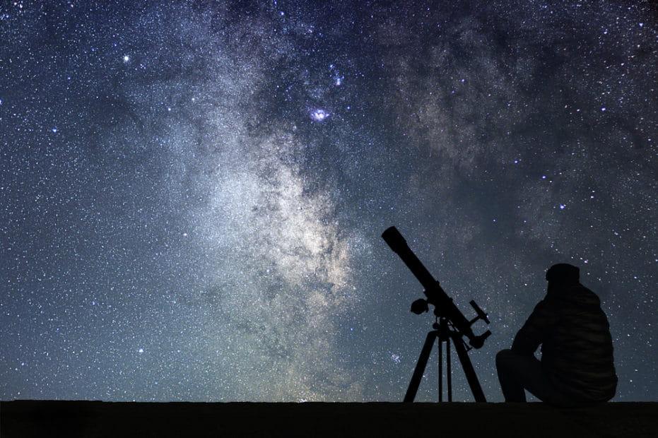 كورس علم الفلك في الفناء ومراقبة النجوم (Backyard Astronomy - An Introduction to StarGazing)