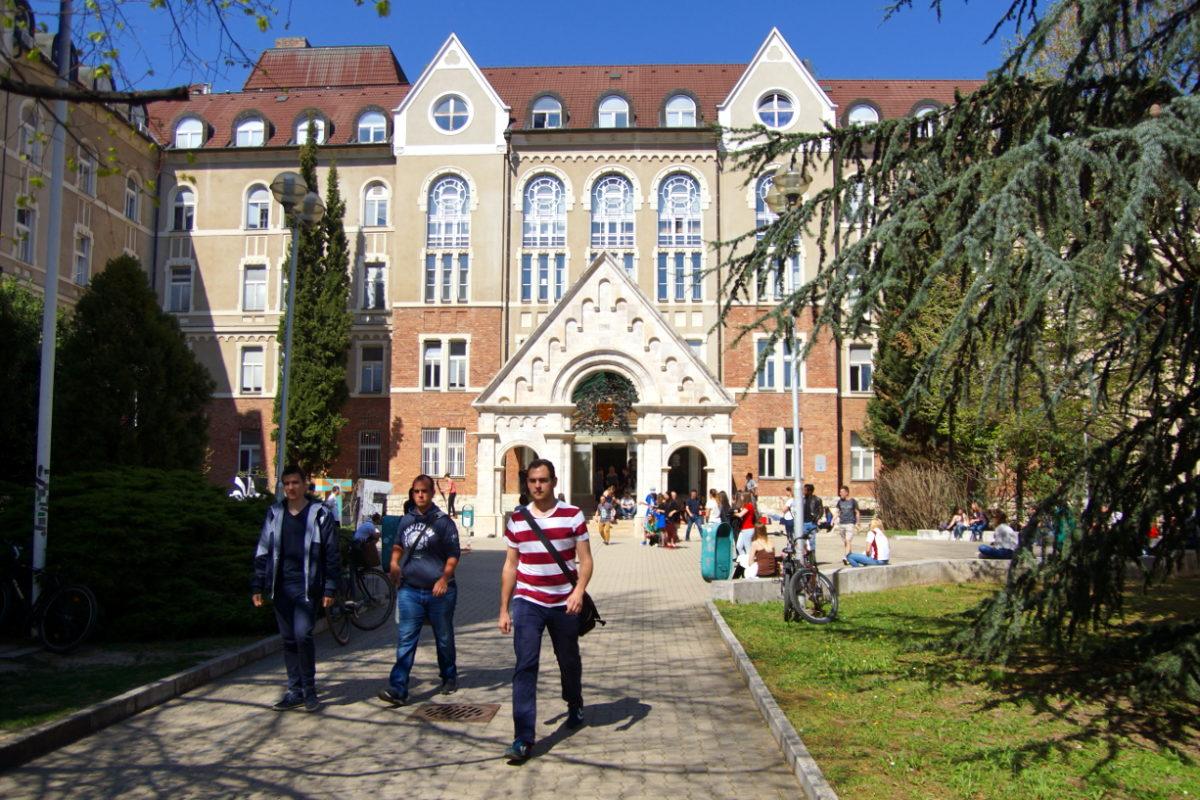 أفضل الجامعات في هنغاريا: جامعة بيكس