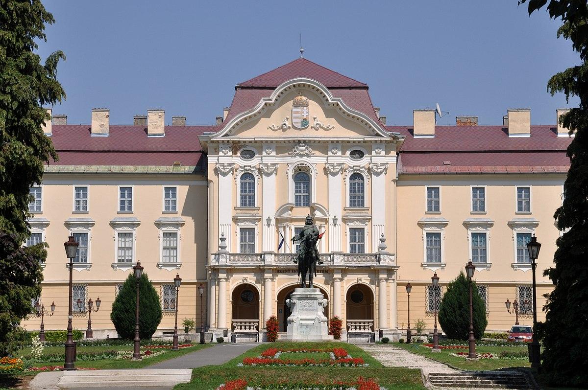 افضل الجامعات في هنغاريا: جامعة سانت استيفان