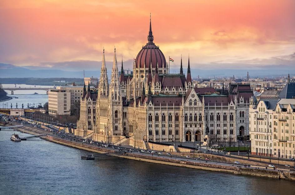 الأسباب الكامنة وراء تفضيل الدراسة في هنغاريا