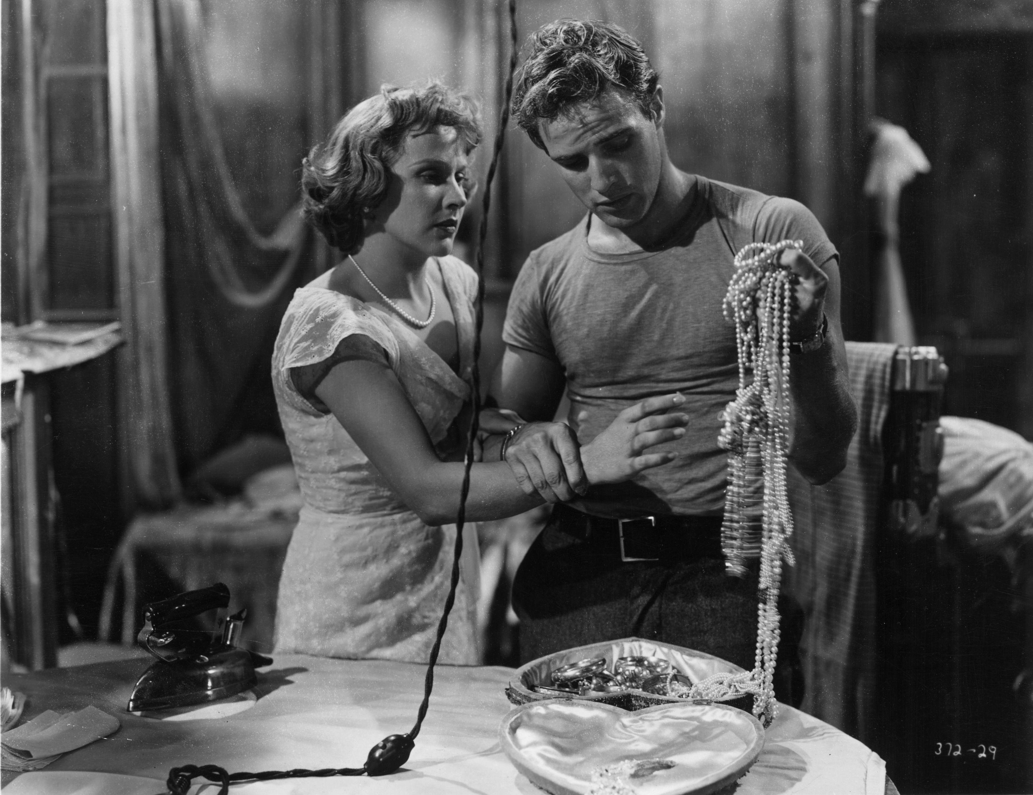 1951: Marlon Brando and Kim Hunter (1922 - 2002) in a dramatic scene from 'A Street Car Named Desire' written by Tennessee Williams and directed by Elia Kazan. (Photo by Hulton Archive/Getty Images)