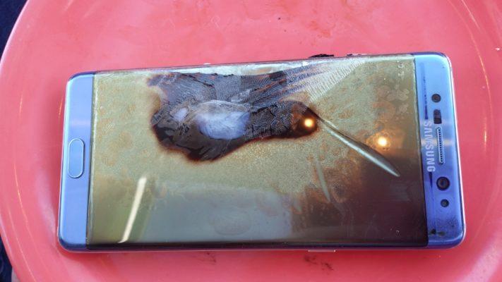 replacement-copies-of-the-samsung-galaxy-note-7-starts-to-burn-operators-pauses-sales