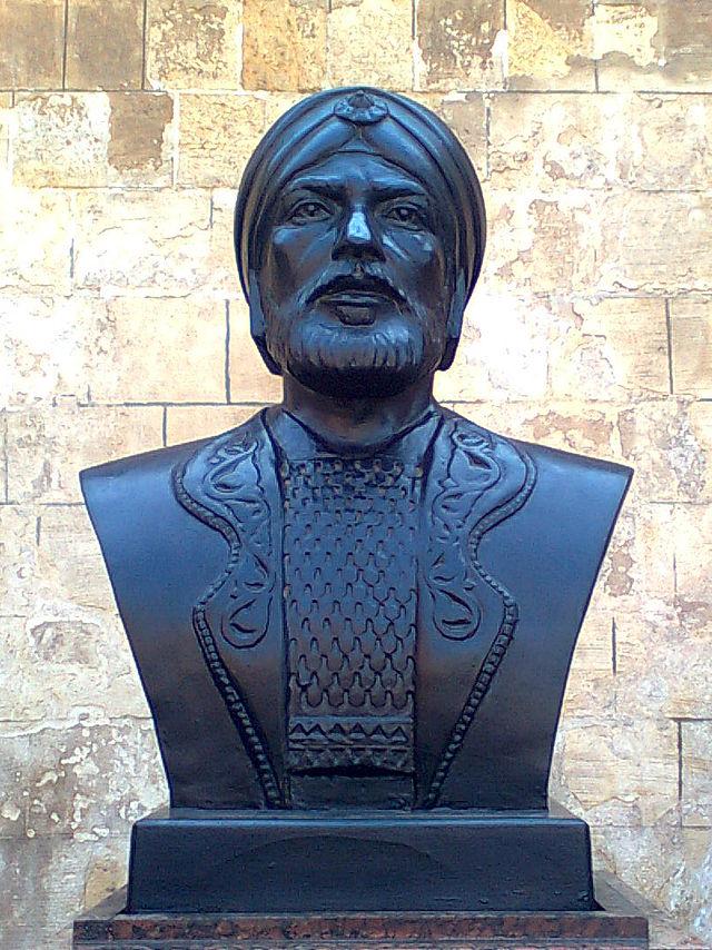 تمثال لصلاح الدين الأيوبي - الكردي / الأرميني الأصل - في القاهرة..