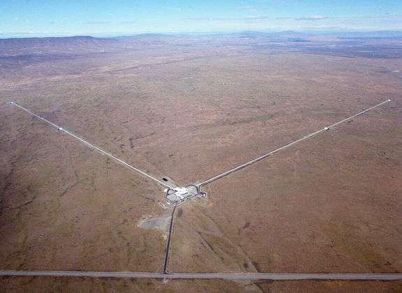 التجربة LIGO