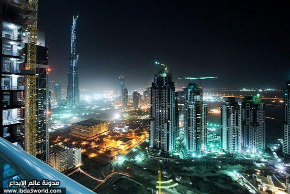 وسط مدينة دبي ويبدو فيها برج خليفة 